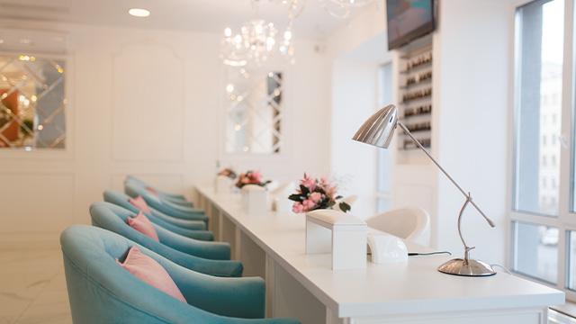 أفكار تصميم داخلي لصالونات التجميل الصغيرة